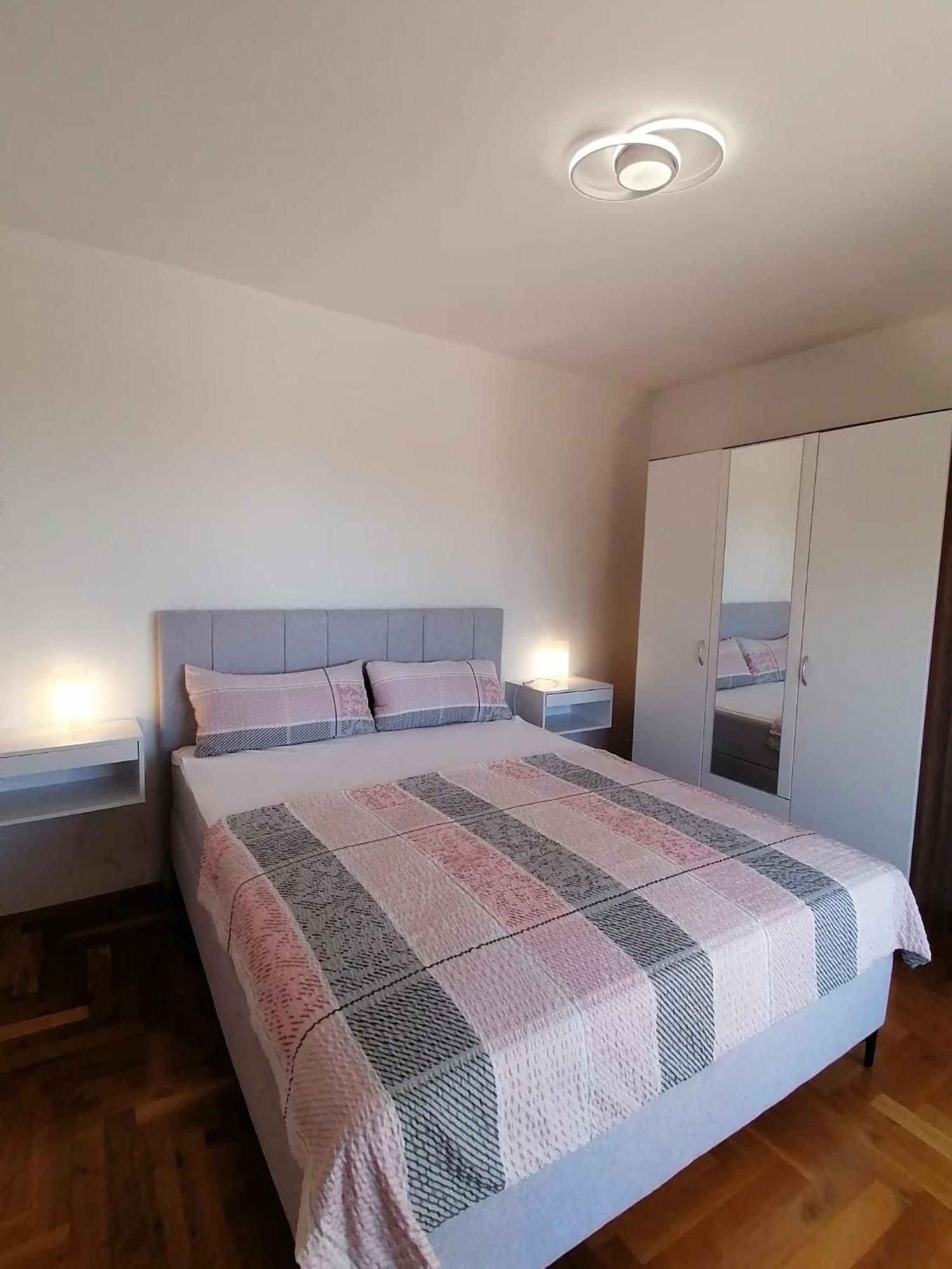 Apartment Cindy Ловран Екстер'єр фото