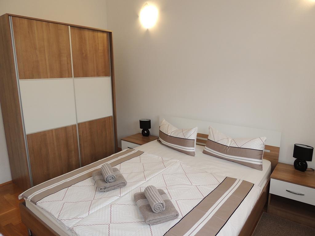 Apartment Cindy Ловран Екстер'єр фото