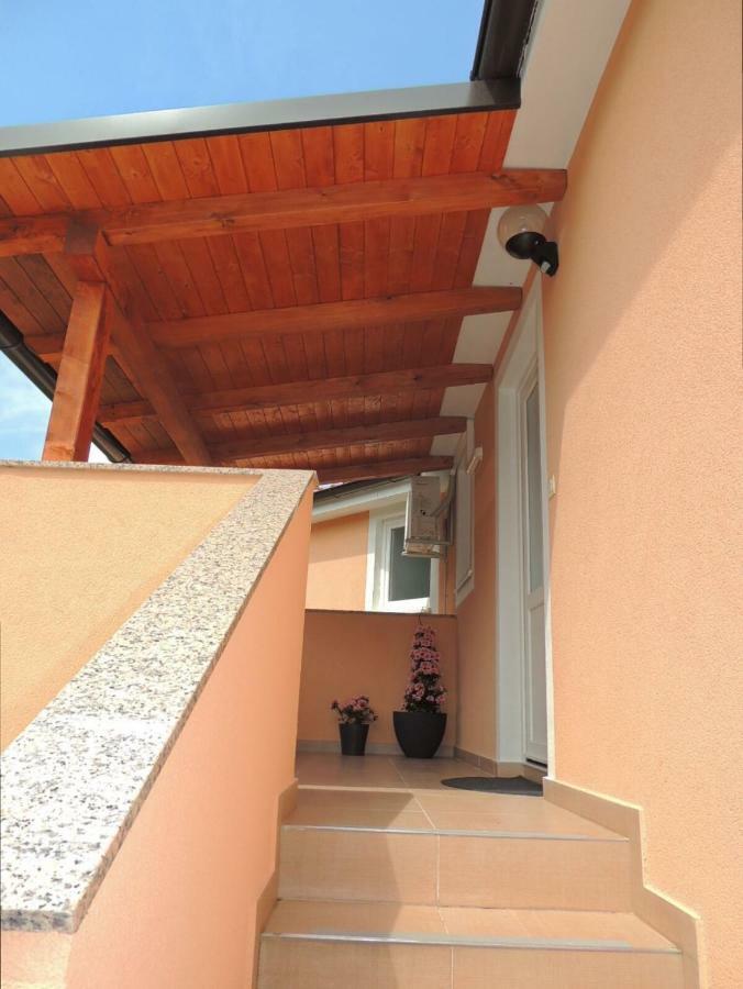 Apartment Cindy Ловран Екстер'єр фото